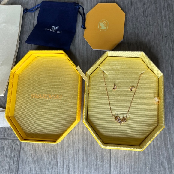 Glinda butterfly Swarovski rose gold plated necklace and earring set wicked - Picture 3 of 13